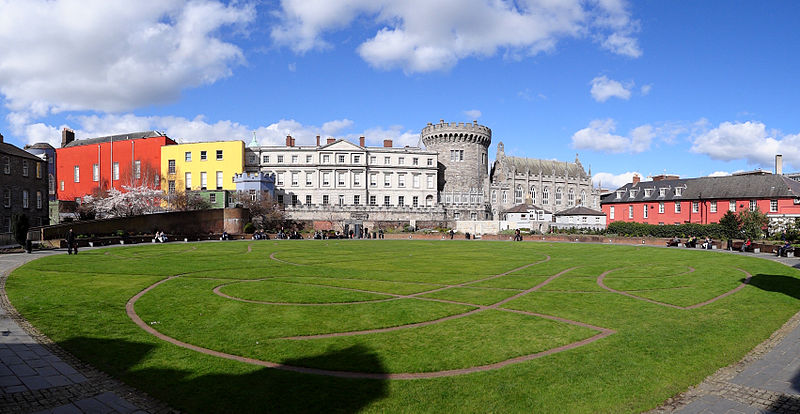 800px-Dublin-Castle-Green-Park-2012