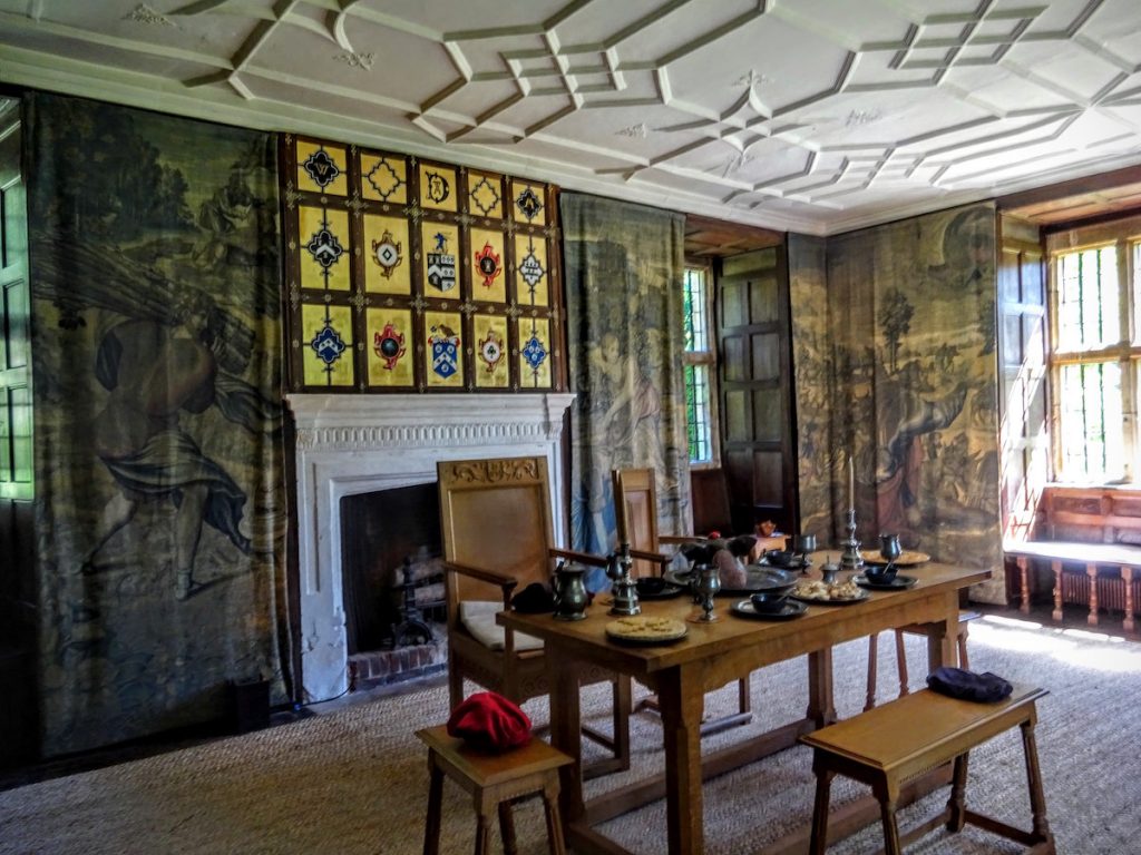 Avebury-desk