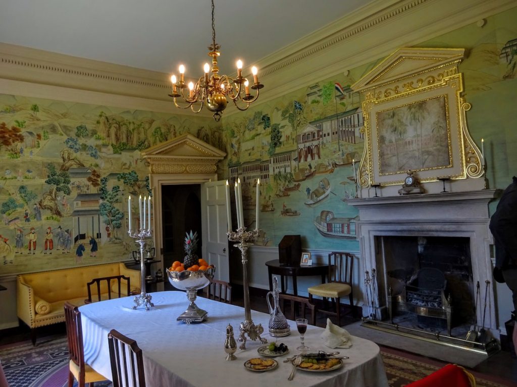 Avebury-dining