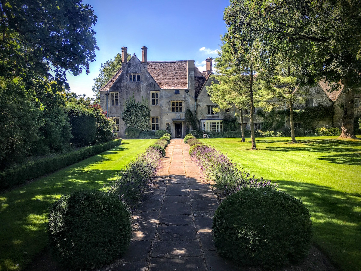 Avebury Manor